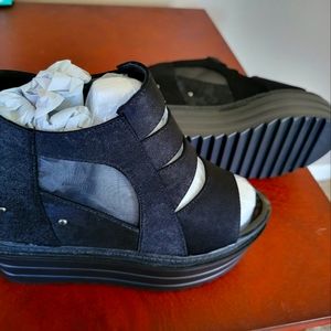 Black Platform sandals